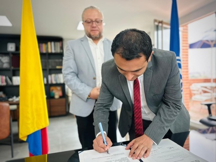 posesion director contratación (6)