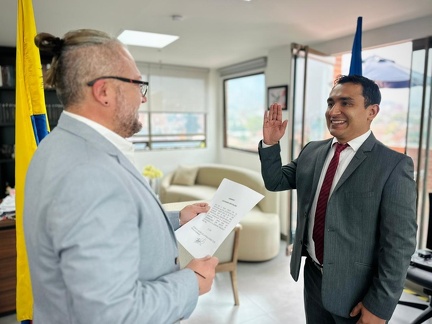 posesion director contratación (3)