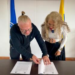 Firma convenio IPECAL