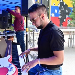 Desfile nuevos instrumentos musicales