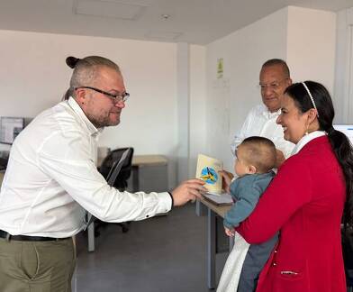 Entrega libretas Edificio Administrativo 5