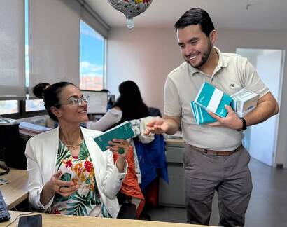 Entrega libretas Edificio Administrativo 9